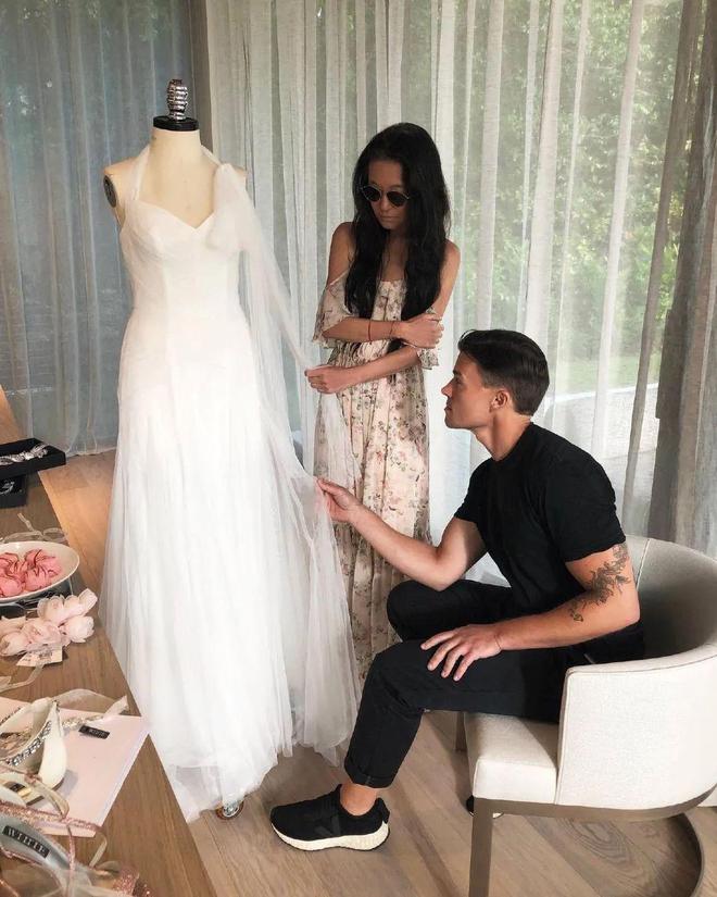 婚纱也疯狂又浪漫又街头为何不做酷酷的新娘~VeraWangBridal2024秋冬系列(图4)