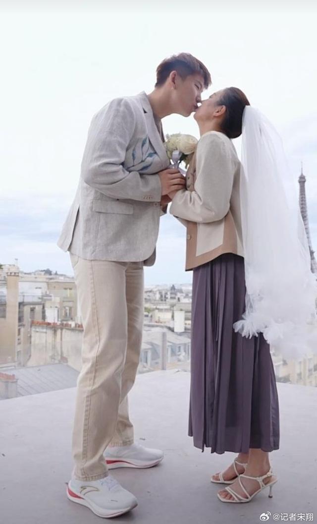 刘雨辰黄雅琼婚纱照来了奥运冠军浪漫定格(图1)