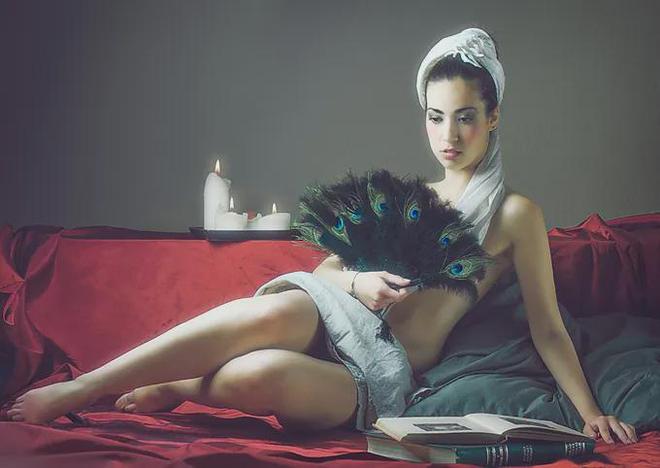 宛如古典油画般的性感女模特太美了(图1)