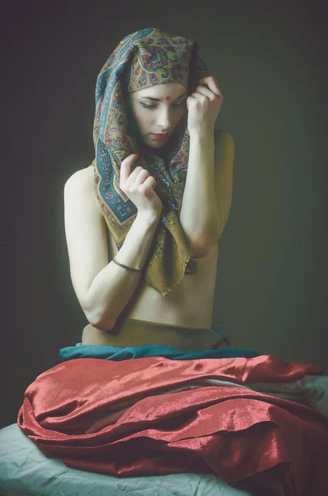 宛如古典油画般的性感女模特太美了(图3)
