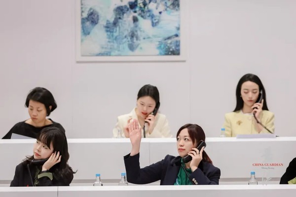 易倍网站：亿元拍品缺席市场维稳下的2024年香港现当代艺术春拍(图1)