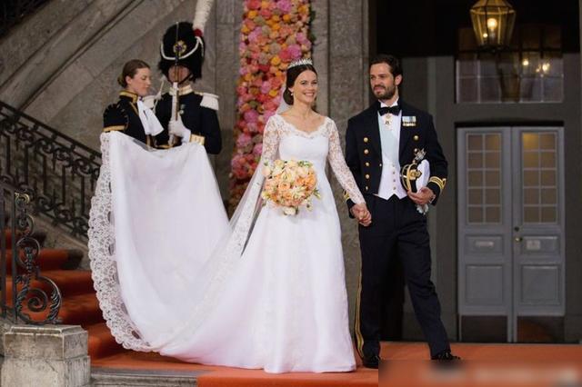 最美皇室婚礼婚纱！历年全球最美皇室婚纱盘点(图5)