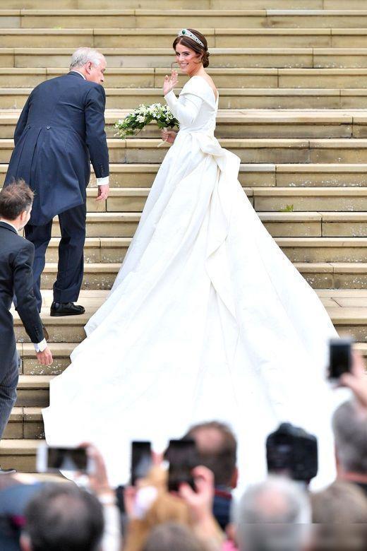 最美皇室婚礼婚纱！历年全球最美皇室婚纱盘点(图2)