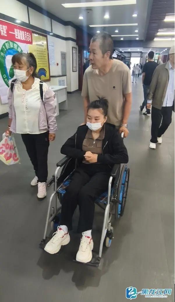 新婚女子遭丈夫家暴致失明游戏充值起争执悲剧引热议(图1)