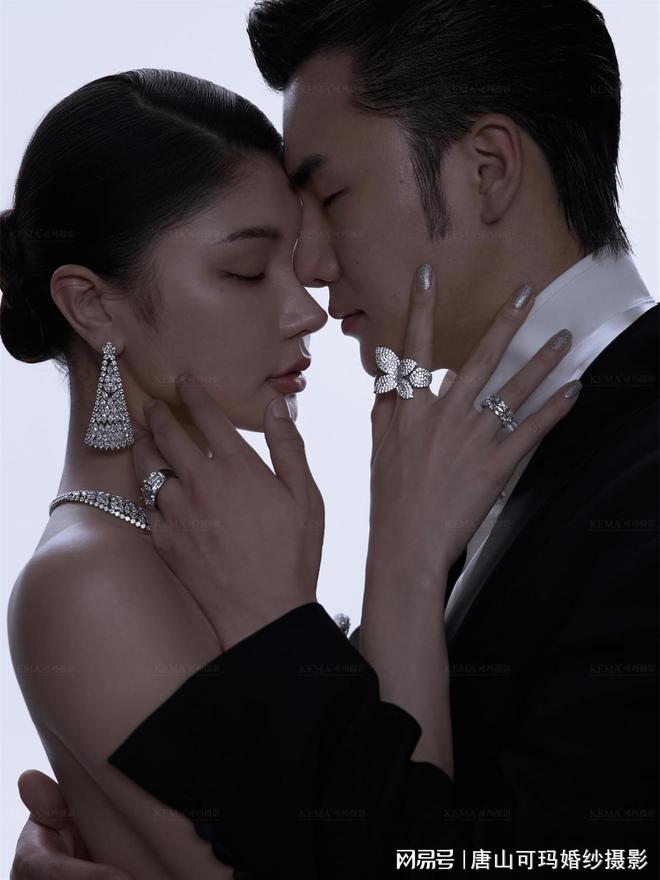 期待已久的高定光影婚纱照太美啦(图1)