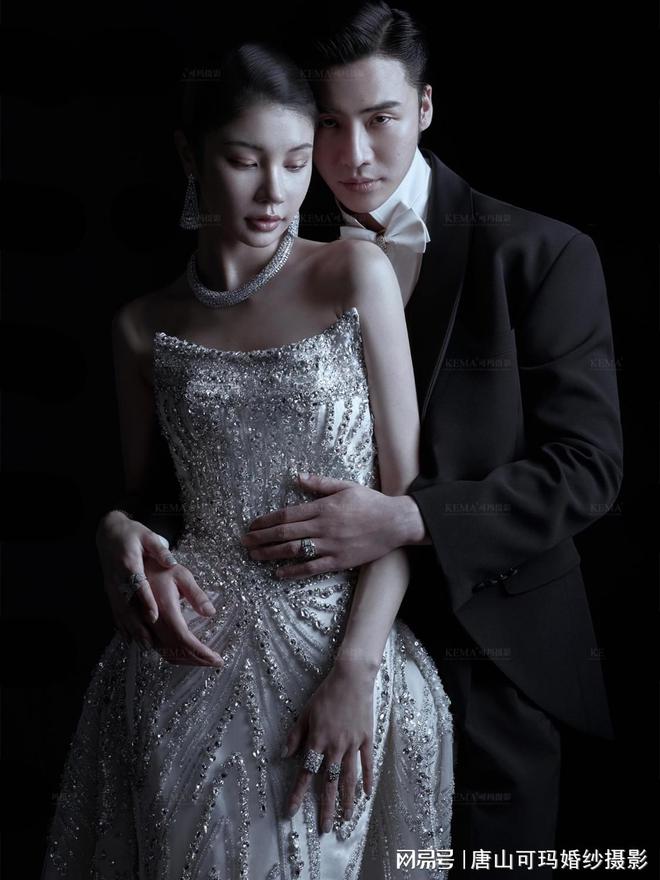 期待已久的高定光影婚纱照太美啦(图2)