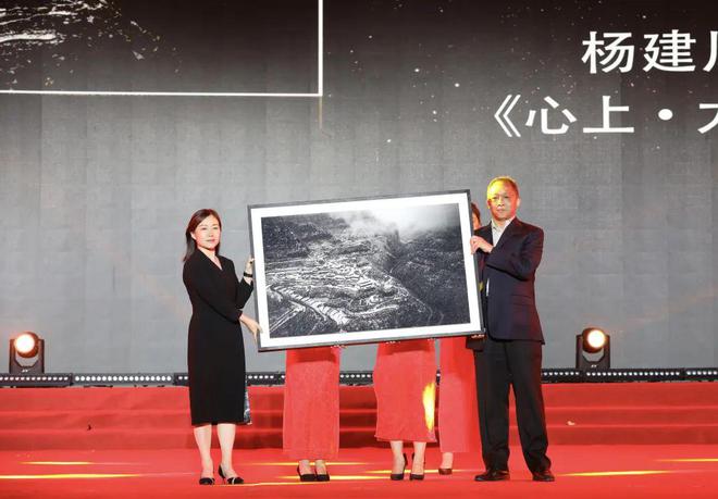 聚焦2024平遥国际摄影大展⑧丨2024平遥国际摄影大展“PIP之夜”荣耀绽放(图4)
