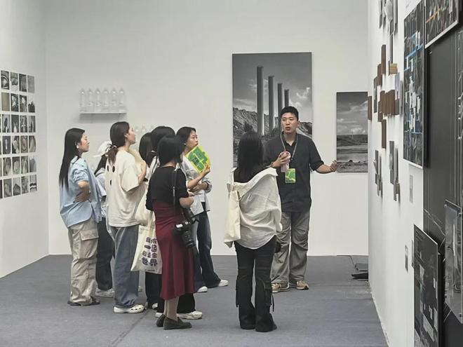 易倍EMC平台：聚焦2024平遥国际摄影大展⑩丨一座城一个展2024平遥国际摄影大展焕发古城新活力(图2)