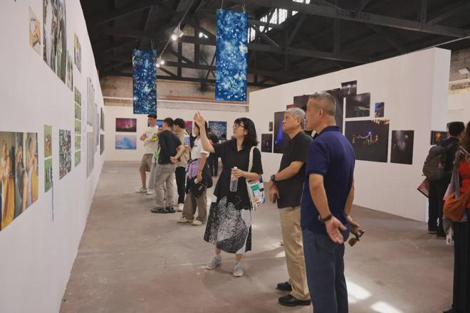 易倍EMC平台：聚焦2024平遥国际摄影大展⑩丨一座城一个展2024平遥国际摄影大展焕发古城新活力(图6)