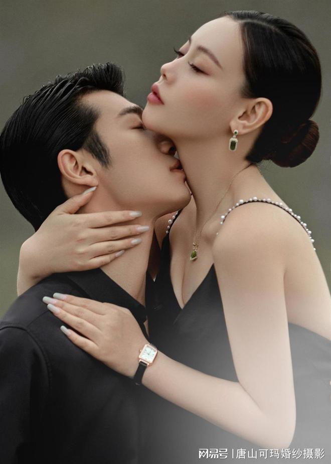 易倍EMC平台：唐山自带高级感的黑色礼服婚纱照建议收藏！(图1)