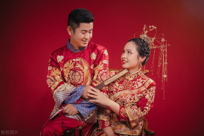 易倍EMC平台：婚纱照二零二零年必拍的十大婚纱照风格耐看不过时(图4)