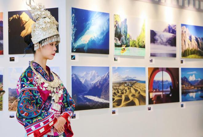 易倍：“2024世界山地自然与人文摄影展”开幕(图3)