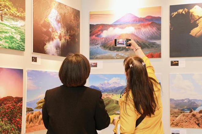 易倍：“2024世界山地自然与人文摄影展”开幕(图5)