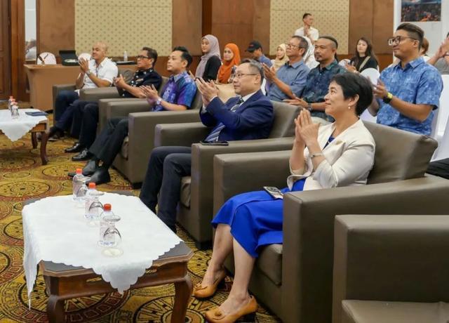 易倍EMC平台：“2024中国上海青年摄影艺术马来西亚交流展”举办用摄影艺术交流互鉴增进友谊(图2)