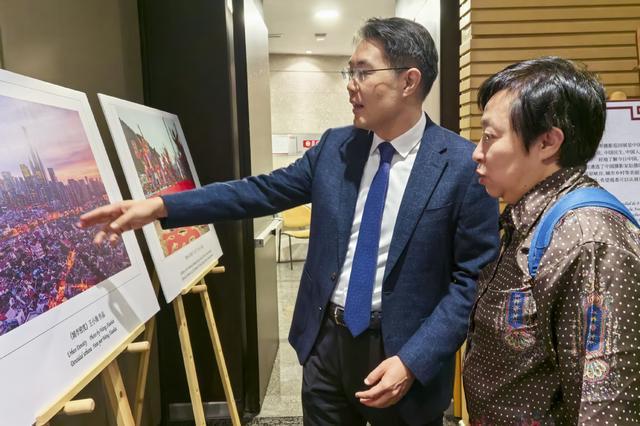 “中国故事”世界摄影巡回展在哥伦比亚举行(图2)