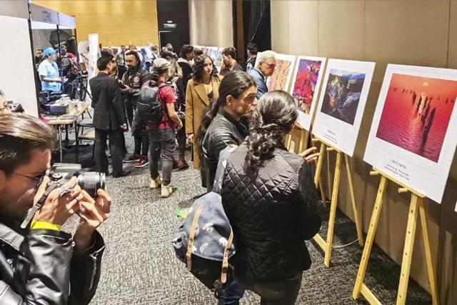 “中国故事”世界摄影巡回展在哥伦比亚举行(图1)