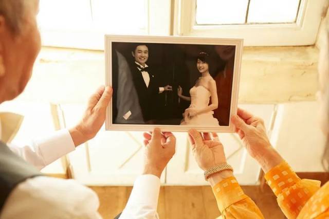 销毁婚纱照这门生意火了分手的决心(图2)