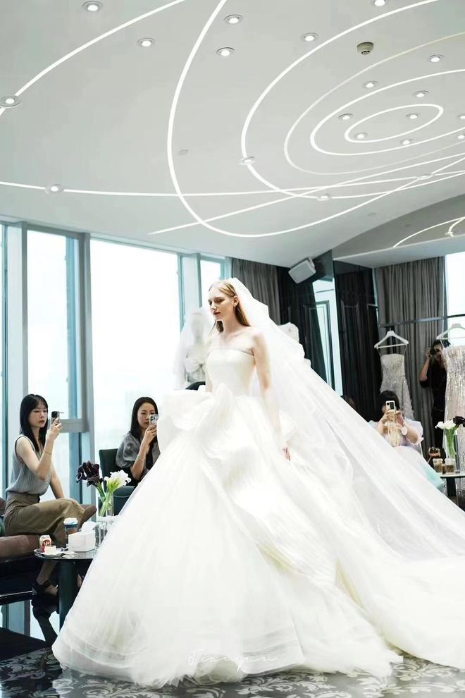 LoveBridal奢品婚纱礼服(图3)