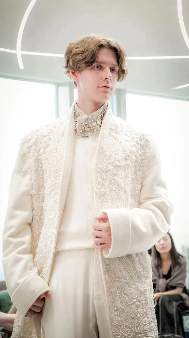 LoveBridal奢品婚纱礼服(图4)