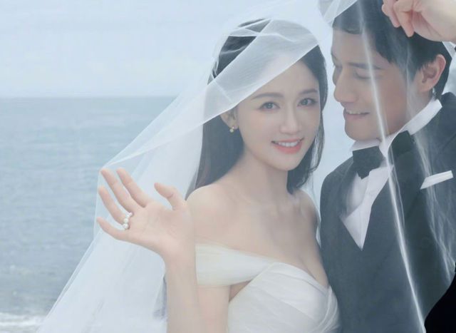 易倍EMC平台：陈乔恩婚纱照首度公开45岁状态超好婚礼现场纯洁又浪漫(图3)