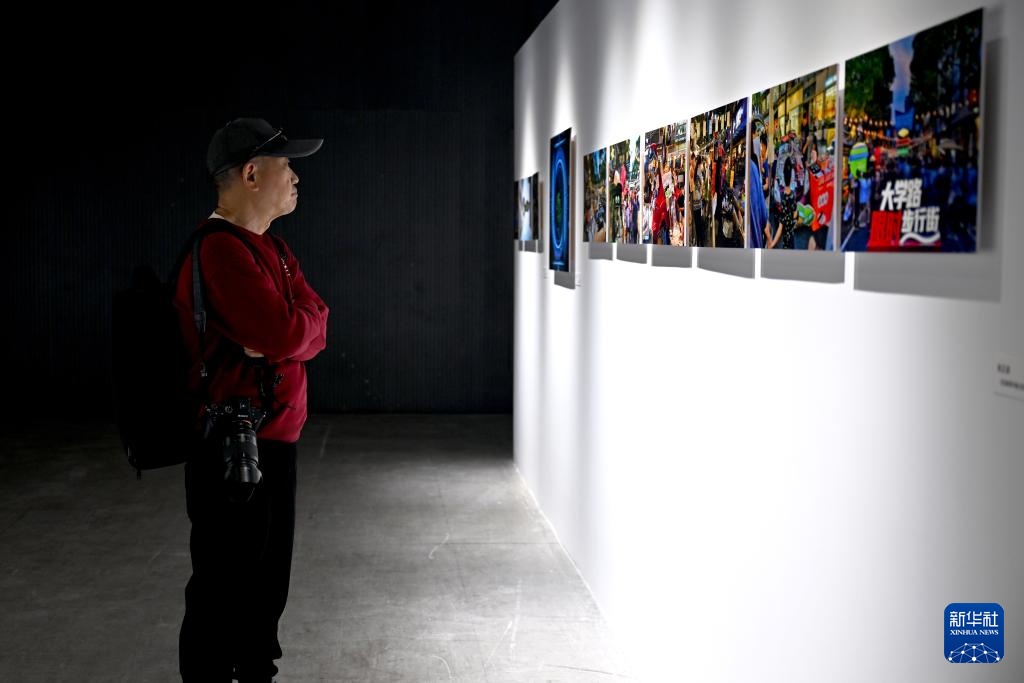 2024上海国际摄影节暨第十七届上海国际摄影艺术展览举行(图2)