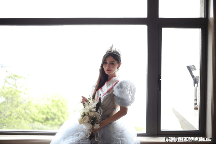 易倍EMC平台：西江丽影亚姐传奇近百名摄影爱好者走进一线西江岸邂逅亚洲小姐(图3)