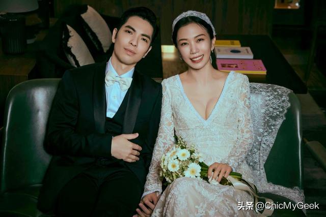 易倍网站：萧敬腾大办婚礼新娘连换三套百万级婚纱！(图11)