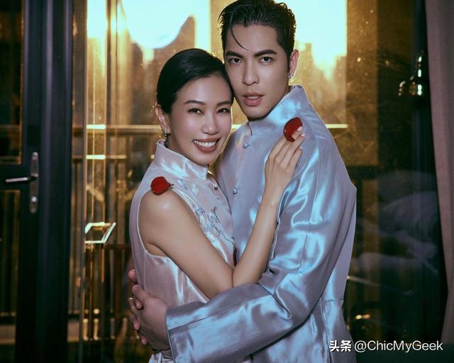 易倍网站：萧敬腾大办婚礼新娘连换三套百万级婚纱！(图15)