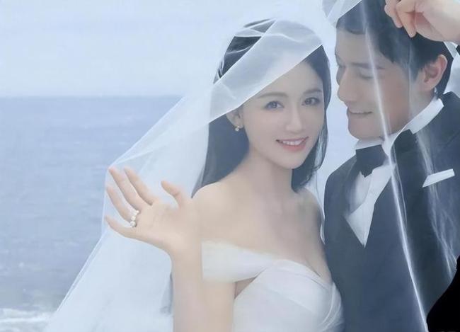 易倍网站：陈乔恩被自己的婚纱照美到了迟来的婚礼圆满举行(图1)