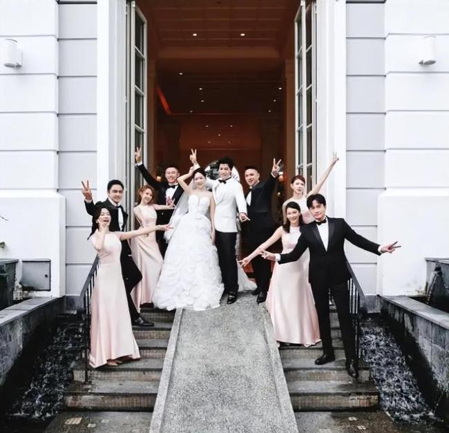 易倍网站：陈乔恩被自己的婚纱照美到了迟来的婚礼圆满举行(图3)