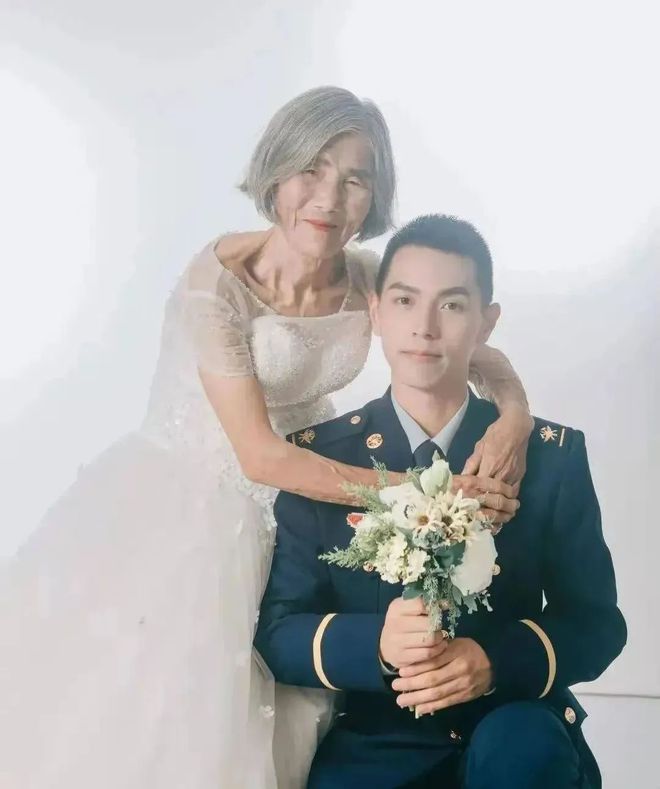 24岁小伙和85岁老太婚纱照刷屏全网：相差61岁原因你想象不到(图6)