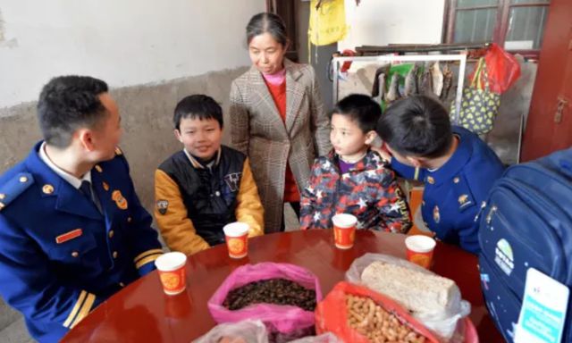 24岁小伙和85岁老太婚纱照刷屏全网：相差61岁原因你想象不到(图8)