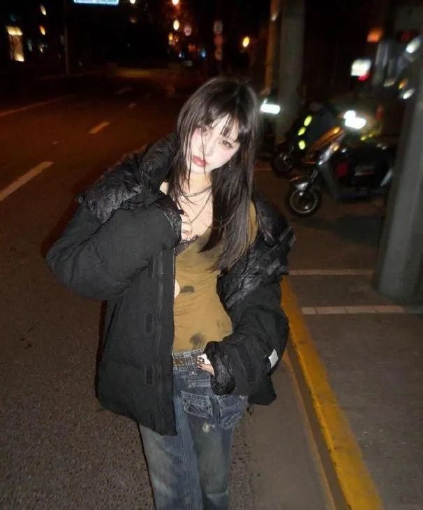 汪峰19岁大女儿晒留学照面容绝美身材一流气质堪比超模(图5)