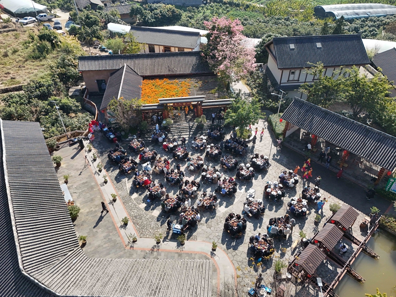 “四季村晚”迎新年(图1)