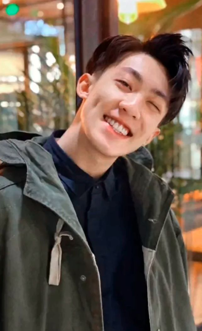 易倍网站：网红婚纱男模阿冼去世年仅28岁本人太帅气姐姐悲痛发声！(图8)
