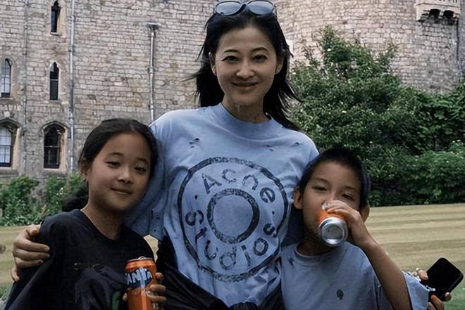 梅婷高调晒幸福!和12岁女儿同框比美女儿身材修长五官清秀太惊艳(图8)