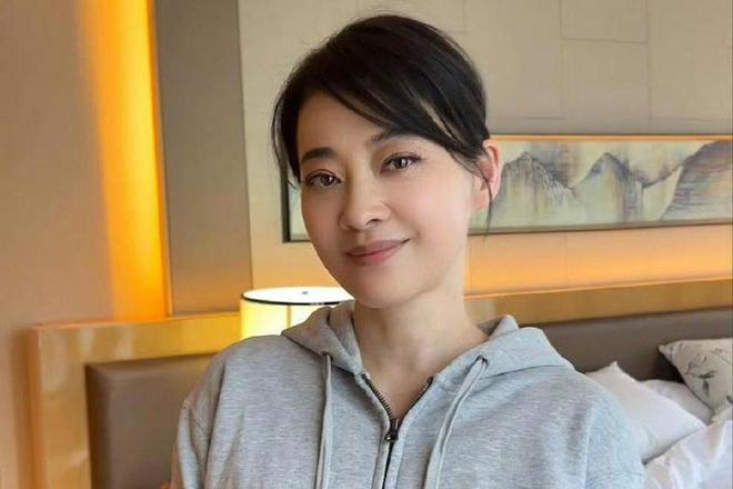 梅婷高调晒幸福!和12岁女儿同框比美女儿身材修长五官清秀太惊艳(图12)