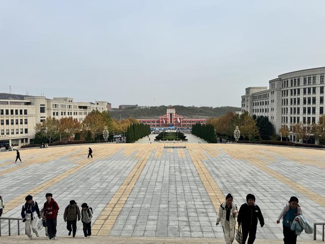 易倍网站：2024年艺考成绩不理想？大连大学国际本科第一文凭是本科！(图2)