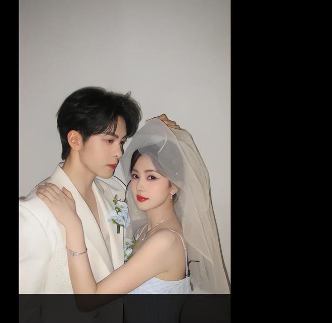 易倍EMC平台：曾舜晞白鹿晒婚纱照营业深情对视情侣感十足！(图2)