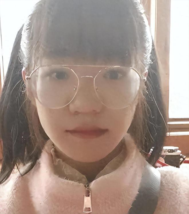 易倍EMC平台：“恨国女”许可馨：移民美国已结婚丈夫大量私照曝光遭质疑(图16)