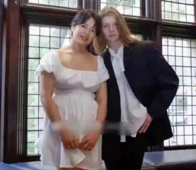 易倍EMC平台：“恨国女”许可馨：移民美国已结婚丈夫大量私照曝光遭质疑(图12)