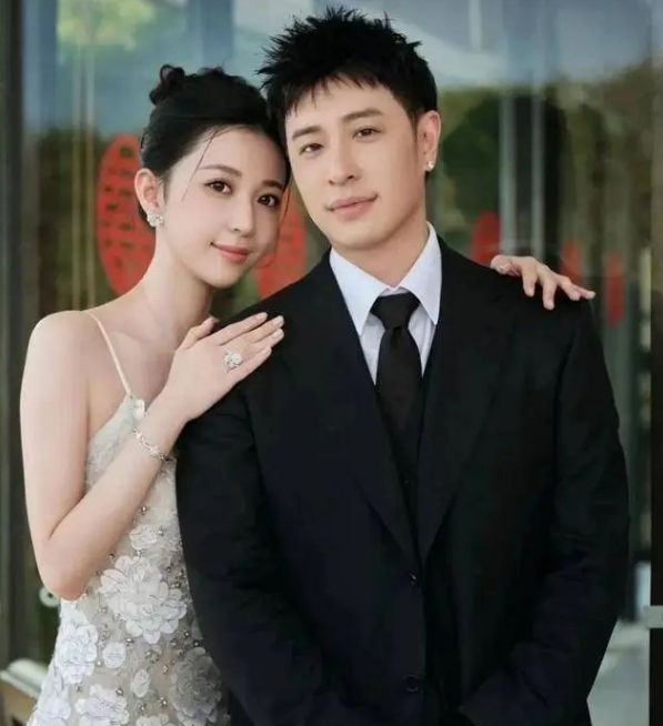 易倍EMC平台：盘点娶网红做老婆的8位男星看看谁最幸福？(图7)