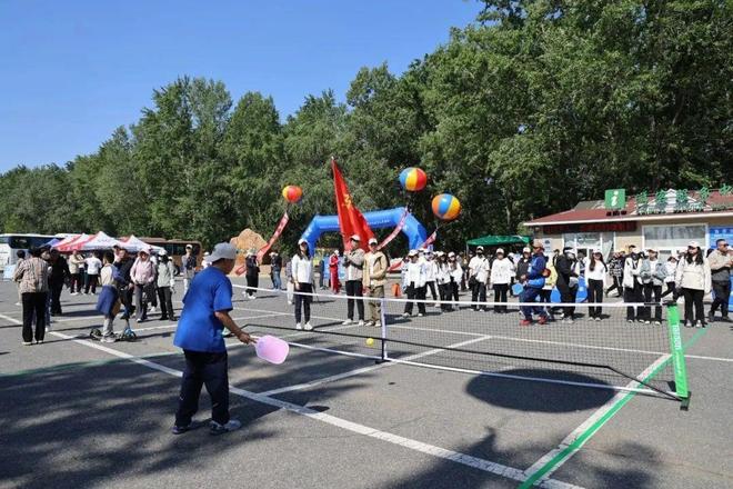 易倍：2025年辽宁省匹克球万人体验活动暨盘锦全民健身徒步活动举行(图5)