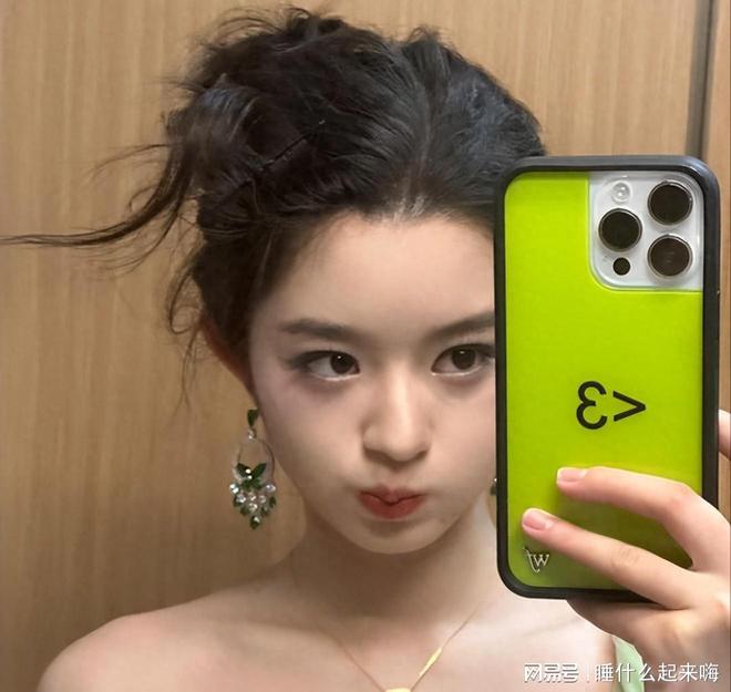 继黄杨钿甜后嘉行又塌一个！亲爹被爆是老赖1亿欠款还未还(图1)