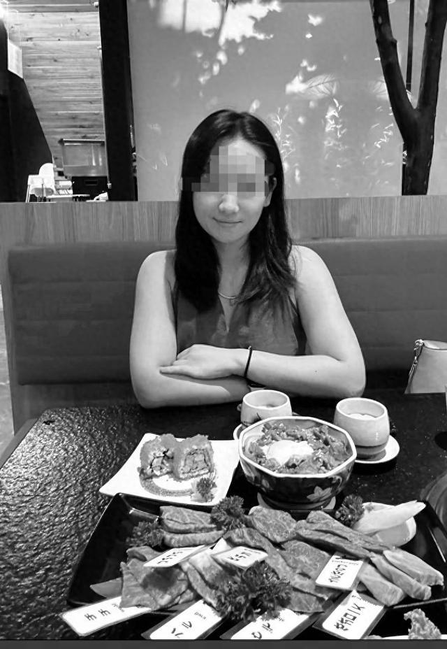 三亚27岁女游客疑被蛇咬伤身亡家属：抢救3小时后医院称“没救治经验”丨封面头条(图1)