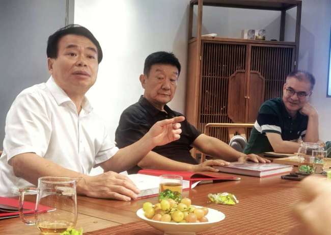 易倍:吴建斌《香港往事:1997-2024》新书分享会在济南、菏泽举办钱捍同步开讲“新大众文艺时代”的手机摄影秘诀(图3)