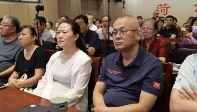 易倍:吴建斌《香港往事:1997-2024》新书分享会在济南、菏泽举办钱捍同步开讲“新大众文艺时代”的手机摄影秘诀(图5)