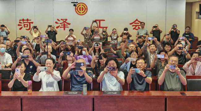 易倍:吴建斌《香港往事:1997-2024》新书分享会在济南、菏泽举办钱捍同步开讲“新大众文艺时代”的手机摄影秘诀(图7)