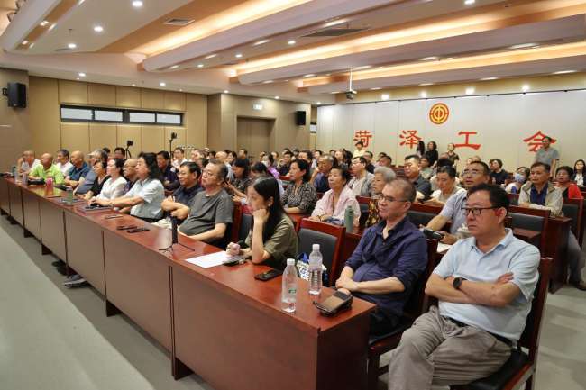 易倍:吴建斌《香港往事:1997-2024》新书分享会在济南、菏泽举办钱捍同步开讲“新大众文艺时代”的手机摄影秘诀(图8)