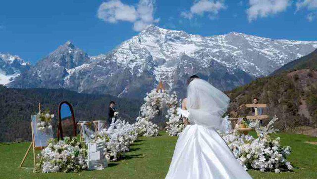 开屏热搜放大镜｜山水为媒天地作证！在云南山水间举办婚礼有亿点浪漫(图1)